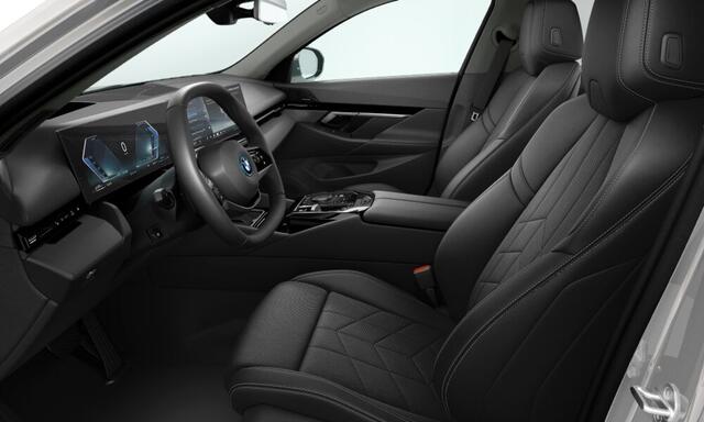 BMW 5-SERIE Sedan 530e | Harman/kardon | Panorama | 360 cam | 4x stoelverw. | Stoelventilatie | 4-zone Clima