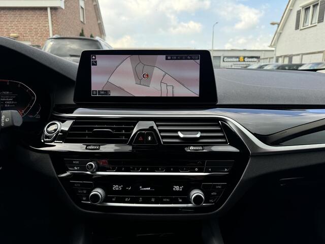 BMW 5-SERIE Touring 520i High Executive Alles zwart!