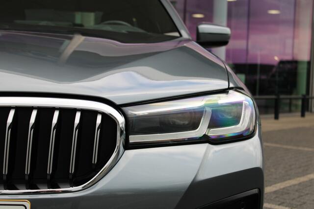 BMW 5-SERIE 520i High Executive M Sport Automaat / Trekhaak / Achteruitrijcamera / Adaptieve LED / Live Cockpit Professional / Stoelverwarming