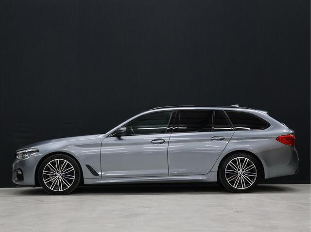 BMW 5-SERIE Touring 530i High Executive M-Sport [TREKHAAK INKLAPBAAR, SCHUIFKANTELDAK, MEMORY SEATS, HARMAN/KARDON, APPLE CARPLAY, ADAPTIVE LED, 360 CAMERA, HEAD-UP, ADAPTIVE CRUISE, VOL LEDER, STOELVERWARMING, CLIMATE, NIEUWSTAAT]