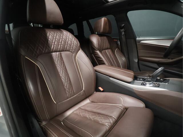 BMW 5-SERIE Touring 530i High Executive M-Sport [TREKHAAK INKLAPBAAR, SCHUIFKANTELDAK, MEMORY SEATS, HARMAN/KARDON, APPLE CARPLAY, ADAPTIVE LED, 360 CAMERA, HEAD-UP, ADAPTIVE CRUISE, VOL LEDER, STOELVERWARMING, CLIMATE, NIEUWSTAAT]
