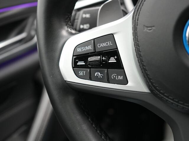 BMW 5-SERIE Touring 520e M Sport Plug In Hybrid Dealer O.H PHEV | Panodak | Adaptive Cruise | Camera | Lederen Comfortstoelen Memory & Verwarmd | Apple Carplay | Sfeerverlichting | Navigatie | Virtual | DAB | SOPHISTOGRAU Metallic |