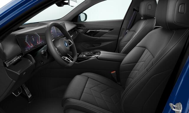 BMW 5-SERIE Touring 530e | Indiv. Interlagos Blue | M-Sport Pro | 20'' | Comfortstoel. | Park. + Driv. Plus | Stoelvent. | Harman/Kardon | Comf. Acc. | Trekhaak | Head-Up | Stuur + stoelverw. voor/achter
