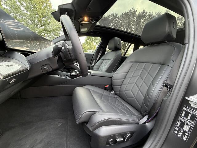 BMW 5-SERIE Touring 540d xDrive FULL OPTION Leer/Pano/Camera/Trekhaak/ 21 inch