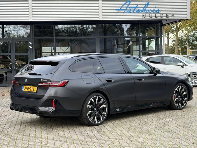 BMW 5-SERIE Touring 540d xDrive FULL OPTION Leer/Pano/Camera/Trekhaak/ 21 inch
