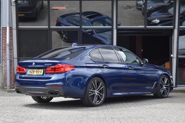 BMW 5-SERIE M550i xDrive High Executive HUD Pano Lane ACC B&W Sfeer