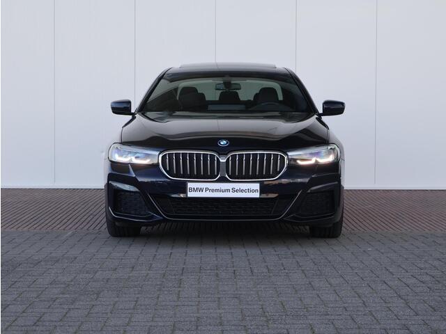 BMW 5-SERIE 530e High Executive M Sportpakket/ Achteruitrijcamera/ Getint Glas/ Sportstoelen/ Stoelverwarming/ Ambiance verlichting