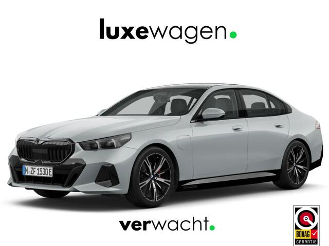 BMW 5-SERIE 530e M-Sport Pano ACC 360 H/K Stoel-vent Brooklyngrau
