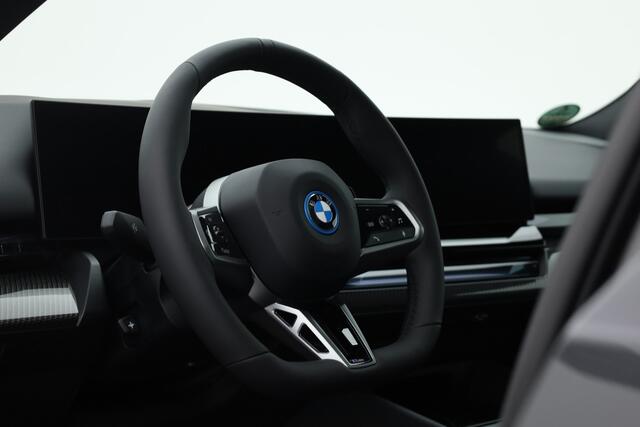 BMW 5-SERIE 530e xDrive M Sport | Pano | HUD | Harman Kardon | 360cam | Stoelventi. | Memory seats
