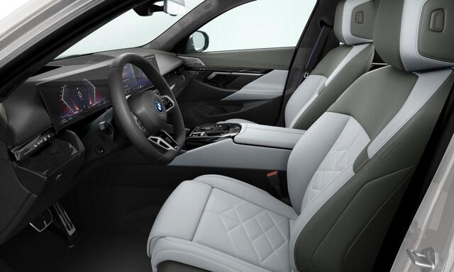 BMW 5-SERIE Touring 550e xDrive M Sportpakket Pro | Panoramadak | Bowers & Wilkins | Trekhaak | Comfort Pack | Innovation Pack