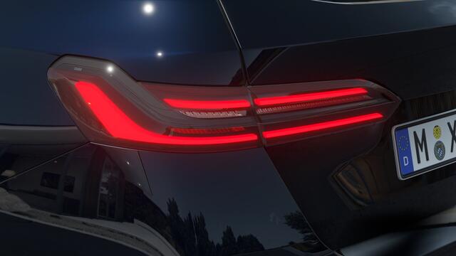 BMW 5-SERIE Touring 530e M Sport Automaat / Panoramadak / Trekhaak / Stoelventilatie / Parking Assistant Plus / Comfort Access / Adaptieve LED / M Sportonderstel / Harman-Kardon