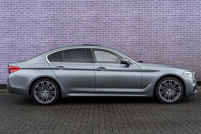 BMW 5-SERIE 530e iPerformance High Executive | M-Sport | Harman Kardon Audio | Panoramadak | Navigatie | Stoelverwarming | Achteruitrijcamera