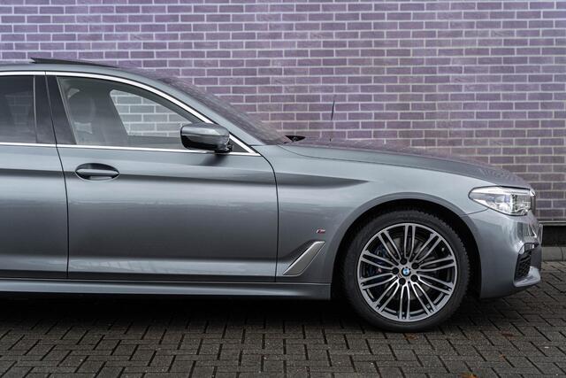 BMW 5-SERIE 530e iPerformance High Executive | M-Sport | Harman Kardon Audio | Panoramadak | Navigatie | Stoelverwarming | Achteruitrijcamera