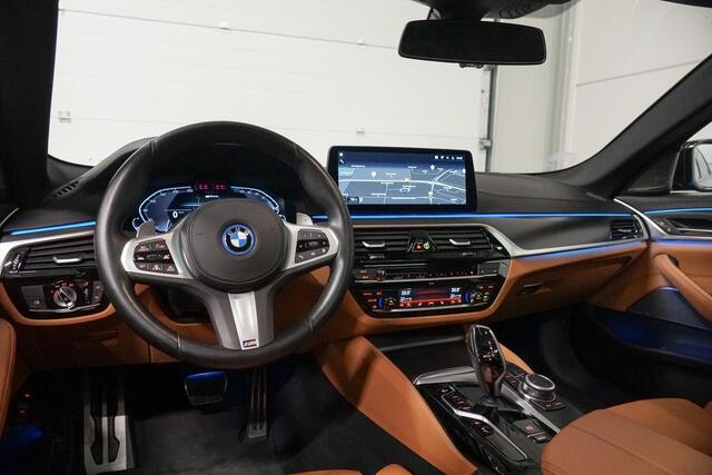 BMW 5-SERIE Touring 530e xDrive M-Sport | Panoramadak | Harman Kardon | Head Up
