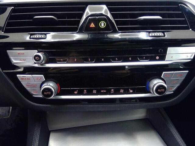 BMW 5-SERIE 520i BUSINESS EDITION PLUS I M SPORTPAKKET I SCHUIFDAK I TREKHAAK I PARKING PACK I LASER LIGHTS