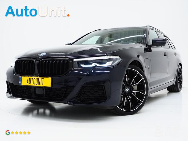 BMW 5-SERIE Touring 530e M Sport Shadow | Panoramadak | Trekhaak | Head Up | Camera | Keyless | Adaptive | Carplay