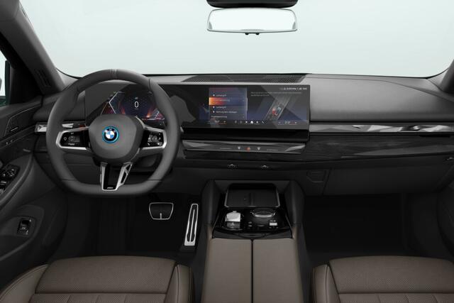 BMW 5-SERIE Sedan 530e M Sport Edition | Travel Pack