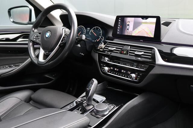 BMW 5-SERIE 520d High Executive | HUD | 360° Camera | Trekhaak | ACC | Schuif-/kanteldak | Leder |