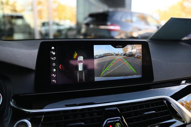 BMW 5-SERIE Touring 520i High Executive M Sport Automaat / Panoramadak / Trekhaak / Achteruitrijcamera / Adaptieve LED / M Sportonderstel / Parking Assistant