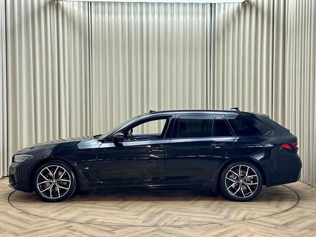 BMW 5-SERIE Touring 520i *M-Sport* Panoramadak / LASER / Stoelkoeling / Keyless / Memory Seat / Apple Carplay / Org.NL! / 19"LMV