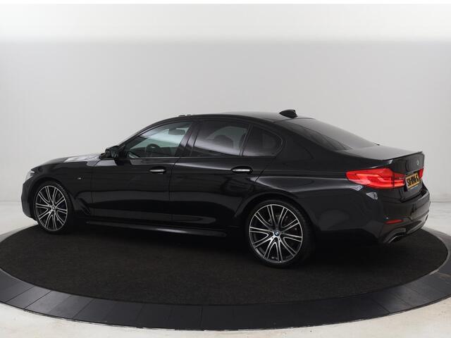 BMW 5-SERIE 530i High Executive | M Sport | Schuifdak | Head-Up | Harman/Kardon | Leder | Carplay | Stoelverwarming | Camera | Full LED | Stuurverwarming | 20 '' | Navigatie | Sfeerverlichting