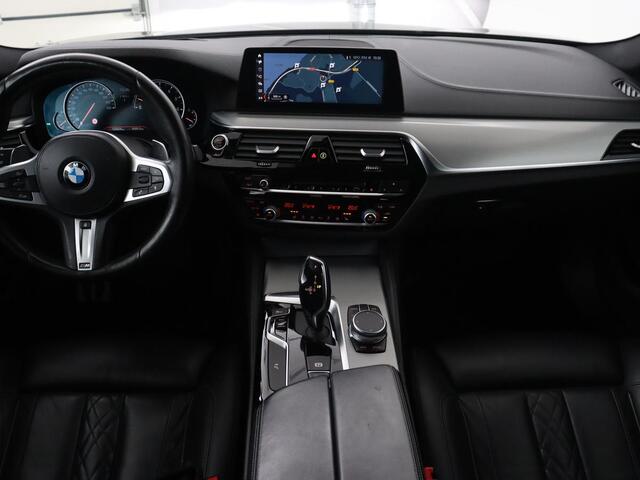 BMW 5-SERIE 530i High Executive | M Sport | Schuifdak | Head-Up | Harman/Kardon | Leder | Carplay | Stoelverwarming | Camera | Full LED | Stuurverwarming | 20 '' | Navigatie | Sfeerverlichting