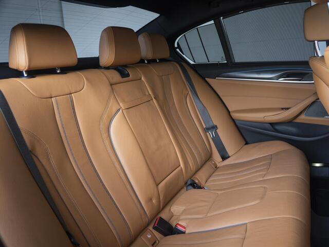 BMW 5-SERIE Sedan 530e | High Executive | M Sportpakket | Harman Kardon | Verwarmd Stuurwiel | Comfort Access | Schuif-/kanteldak | Stoelverwarming | Laserlight | 19''