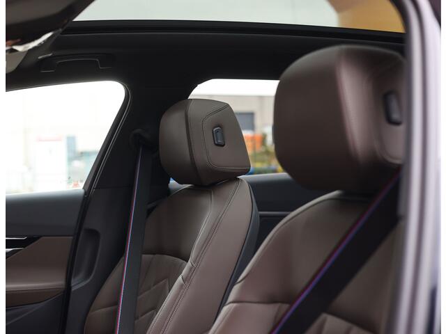 BMW 5-SERIE Touring 530e | Pano - Trekhaak - B&W