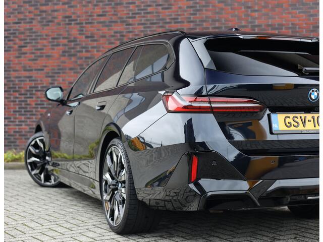 BMW 5-SERIE Touring 530e | Pano - Trekhaak - B&W