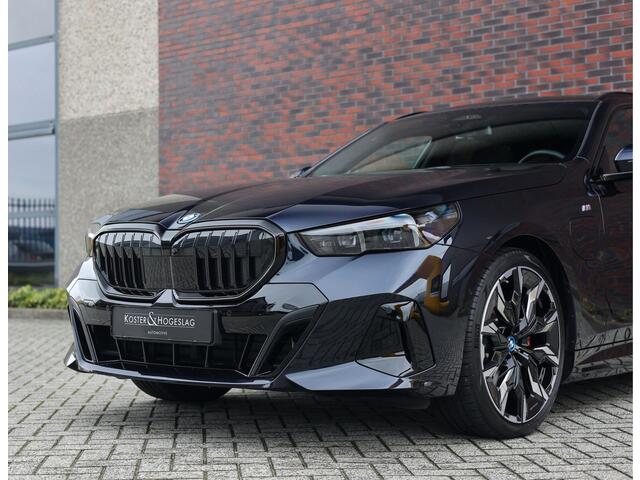 BMW 5-SERIE Touring 530e | Pano - Trekhaak - B&W