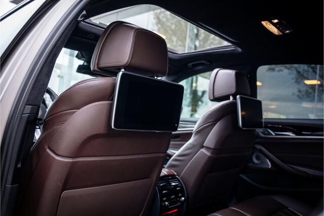 BMW 5-SERIE M550i xDrive High Executive ** Entertainment ** Panodak **