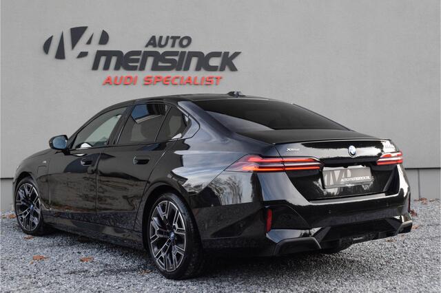 BMW 5-SERIE 550e xDrive M-Sport Pro/ Panoramadak/ Bouwers & Wilkins/ 4-wiel sturing/ 360kW