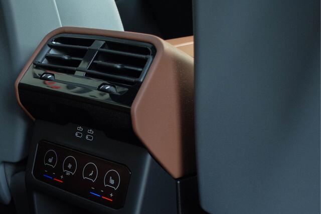 BMW 5-SERIE 550e xDrive M-Sport Pro/ Panoramadak/ Bouwers & Wilkins/ 4-wiel sturing/ 360kW