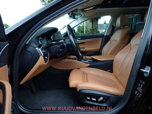 BMW 5-SERIE Touring 530i PANODAK/HEADUP/KEYLESS/ACC/CARPLAY/SPORTLEER/CAMERA