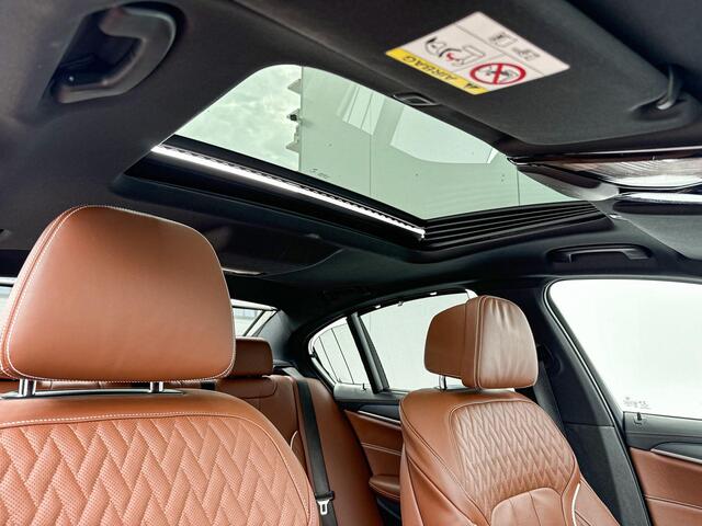 BMW 5-SERIE Sedan 545e xDrive M-Sport Co-Pilot Pack / Schuif- Kanteldak / Comfort Acces / Volledig Individuaal Interieur / Zonneschermen achter / Head Up Display / 4 zone Airco