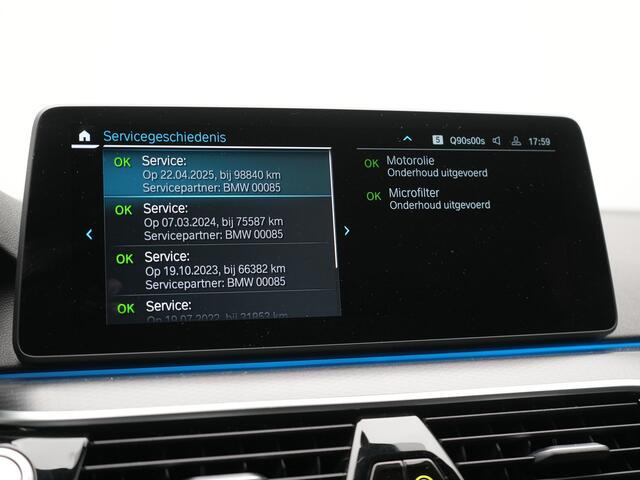 BMW 5-SERIE Touring 530e M Sport Plug In Hybrid 293pk Dealer O.H. PHEV | Trekhaak Af Fabriek | Adaptive Cruise | Laser LED | Camera | Lederen Sportstoelen Verwarmd | Sfeerverlichting | Apple Carplay | Keyless | Blis | Virtual | Navigatie | DAB |