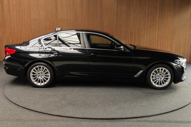 BMW 5-SERIE 530i Head-up Memory seats Navi Leer Camera Climate (3-zone) Stoelverwarming voor & achter Sportstoelen Virtual PDC LM velgen BTW auto