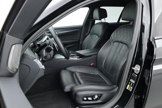 BMW 5-SERIE Touring 530e xDrive M Sport | HUD | Laser | Harman Kardon | Elek. Trekhaak | Adapt. Cruise | Leder