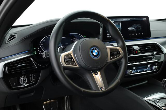 BMW 5-SERIE Touring 530e xDrive M Sport | HUD | Laser | Harman Kardon | Elek. Trekhaak | Adapt. Cruise | Leder