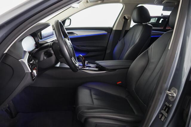 BMW 5-SERIE Touring 520i Business Edition Cruise / Navi / Carplay / Camera