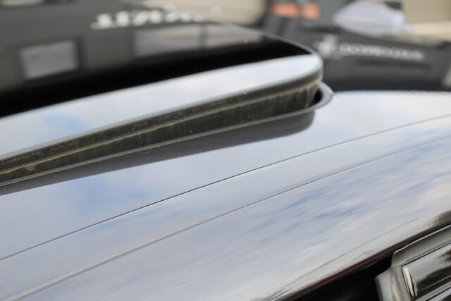 BMW 5-SERIE 520i Business Edition Plus M-Sport - Schuif kanteldak - Laserlight - 19 inch Goed onderhouden