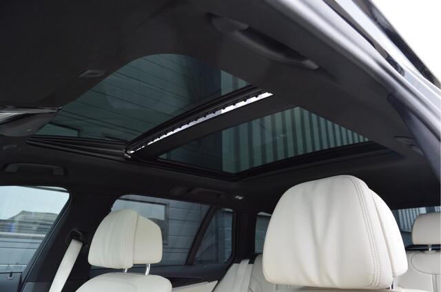 BMW 5-SERIE Touring 520i High Executive | M-PAKKET | PANO | CAMERA |