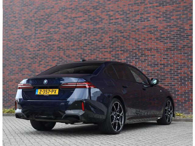 BMW 5-SERIE 550e xDrive | M-Performance - Pano - Trekhaak - HUD - B&W