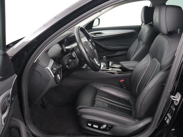 BMW 5-SERIE 520i Business Edition Plus | Nappaleder | Stoelverwarming | Carplay | Laserlicht | Navigatie | Live Cockpit | Parkeerhulp | Climate control | Comfortstoelen | Cruise control | Bluetooth