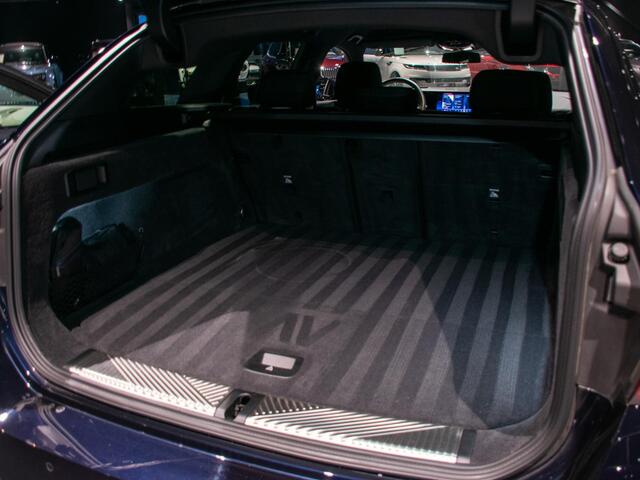 BMW 5-SERIE Touring 530e l Trekhaak l M-sport l Schuif-/kantel pano dak l Adaptive LED l Head-Up l 360 Camera l Stoelventilatie