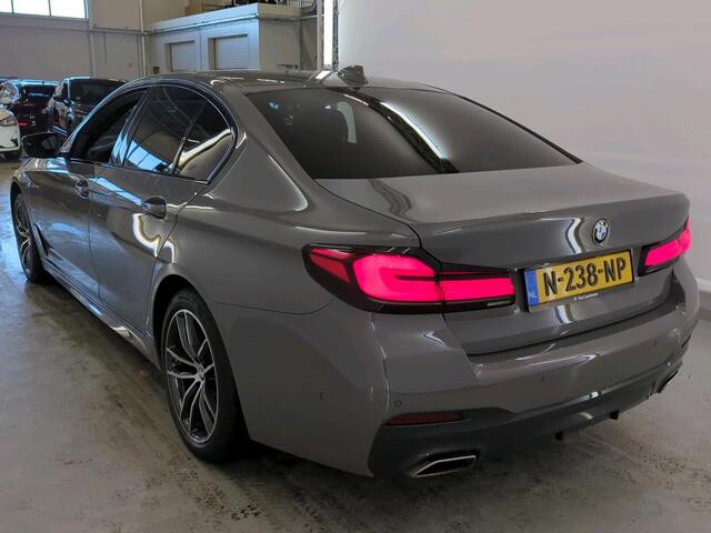 BMW 5-SERIE 520e M-Sport Panoramadak Laser Leer Comfort-Zetels