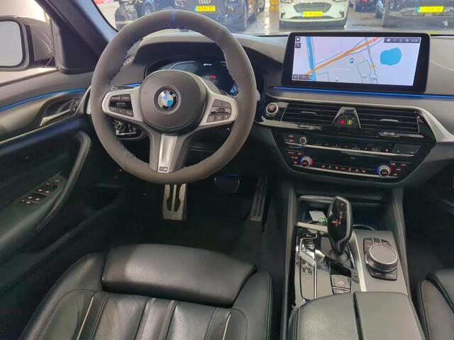 BMW 5-SERIE 520e M-Sport Panoramadak Laser Leer Comfort-Zetels
