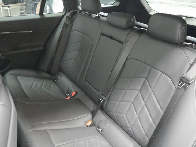 BMW 5-SERIE Touring 530e M-Sport | Panorama | Trekhaak | Driving Assistant Plus | | Active Seat Ventilation | Harman Kardon