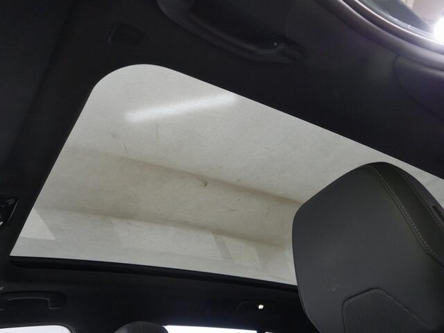 BMW 5-SERIE Touring 530e M-Sport | Panorama | Trekhaak | Driving Assistant Plus | | Active Seat Ventilation | Harman Kardon