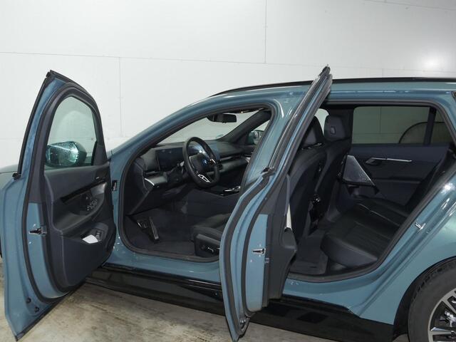 BMW 5-SERIE Touring 530e M-Sport | Panorama | Trekhaak | Driving Assistant Plus | | Active Seat Ventilation | Harman Kardon